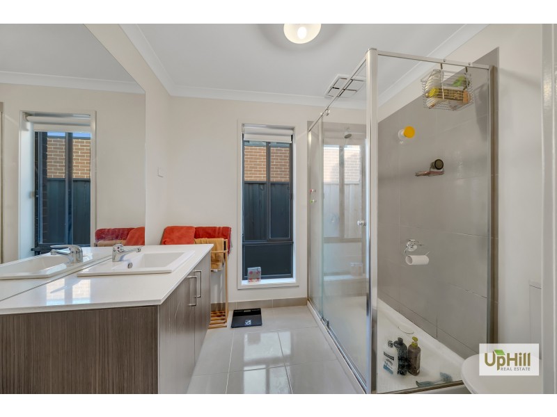 31 SKYLARK BLVD, Clyde North VIC 3978