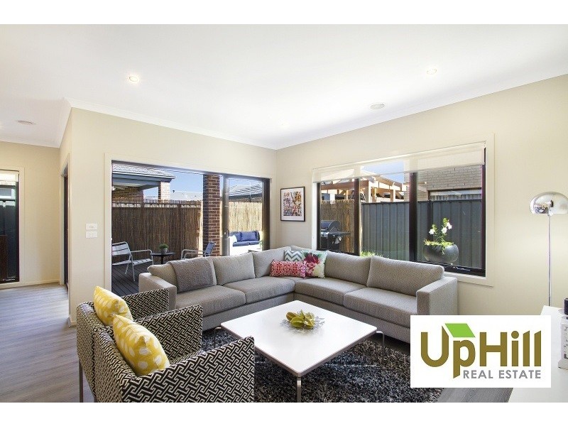 25 Amesbury Way, Clyde North VIC 3978