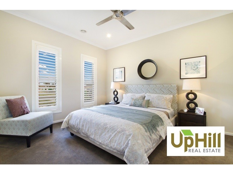 25 Amesbury Way, Clyde North VIC 3978