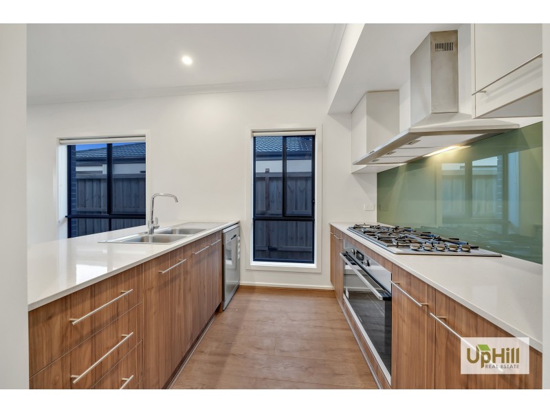 6 Lefrant Way, Cranbourne South VIC 3977