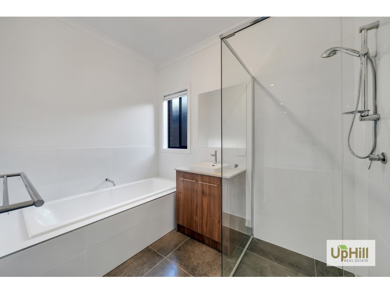 6 Lefrant Way, Cranbourne South VIC 3977