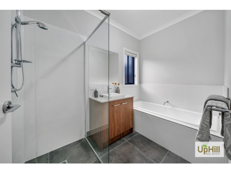 12 Lefrant Way, Cranbourne South VIC 3977