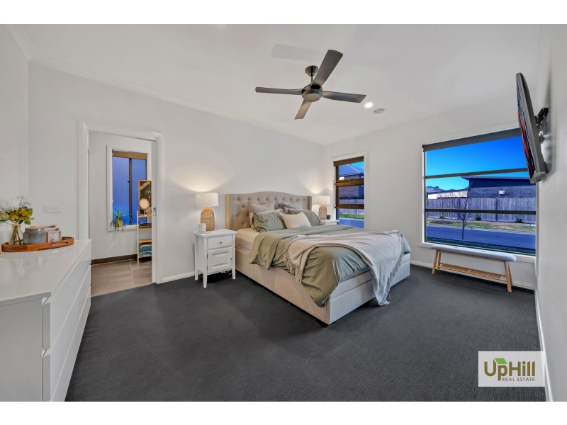 29 Littleshore Crescent, Clyde North VIC 3978