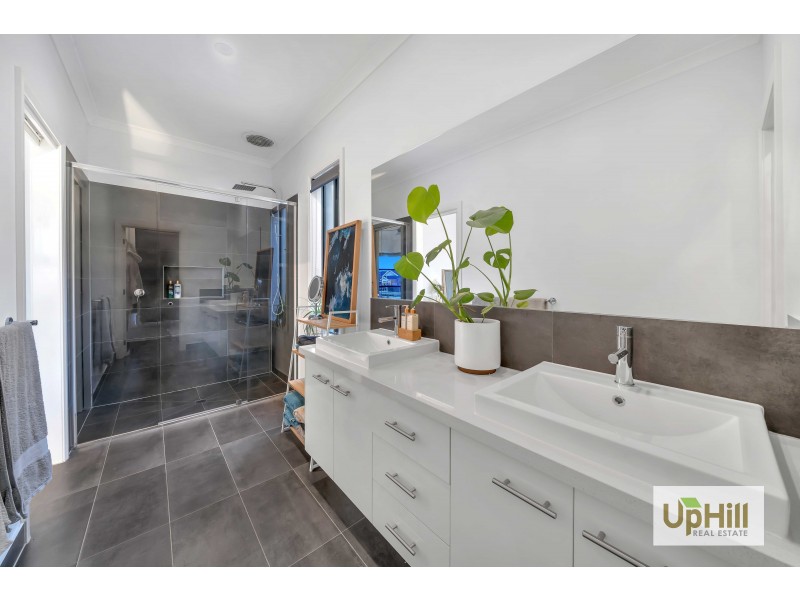 29 Littleshore Crescent, Clyde North VIC 3978