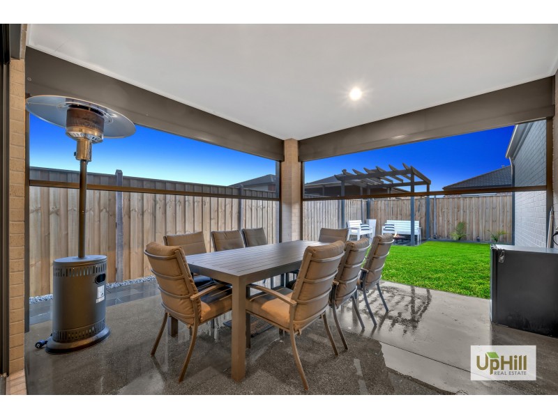 29 Littleshore Crescent, Clyde North VIC 3978