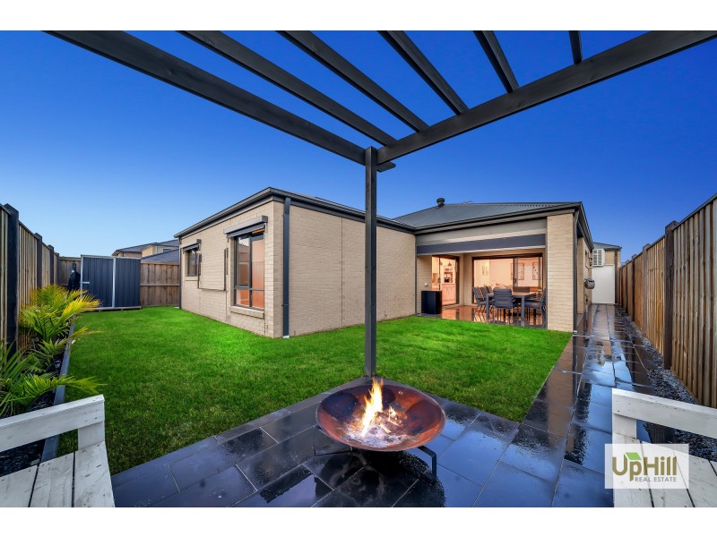 29 Littleshore Crescent, Clyde North VIC 3978