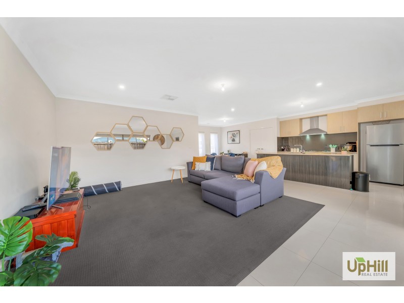 5 CREEKTON CLOSE, Pakenham VIC 3810