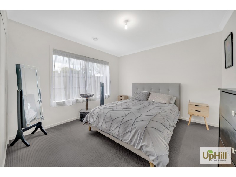 5 CREEKTON CLOSE, Pakenham VIC 3810