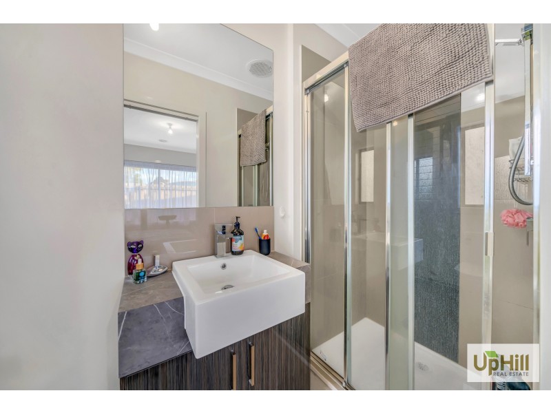 5 CREEKTON CLOSE, Pakenham VIC 3810