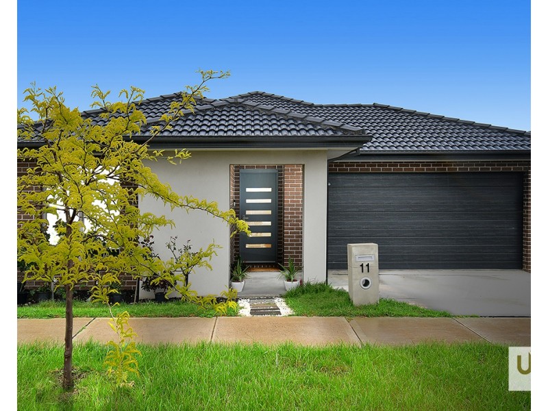 11 Great Banjo Street, Clyde North VIC 3978