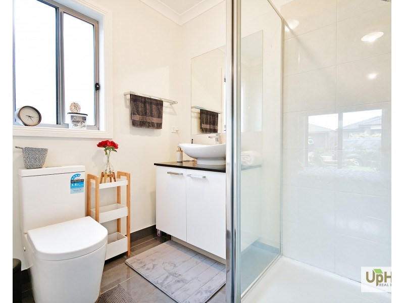 11 Great Banjo Street, Clyde North VIC 3978