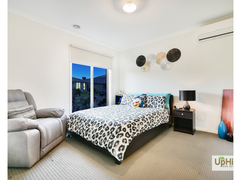 11 Great Banjo Street, Clyde North VIC 3978