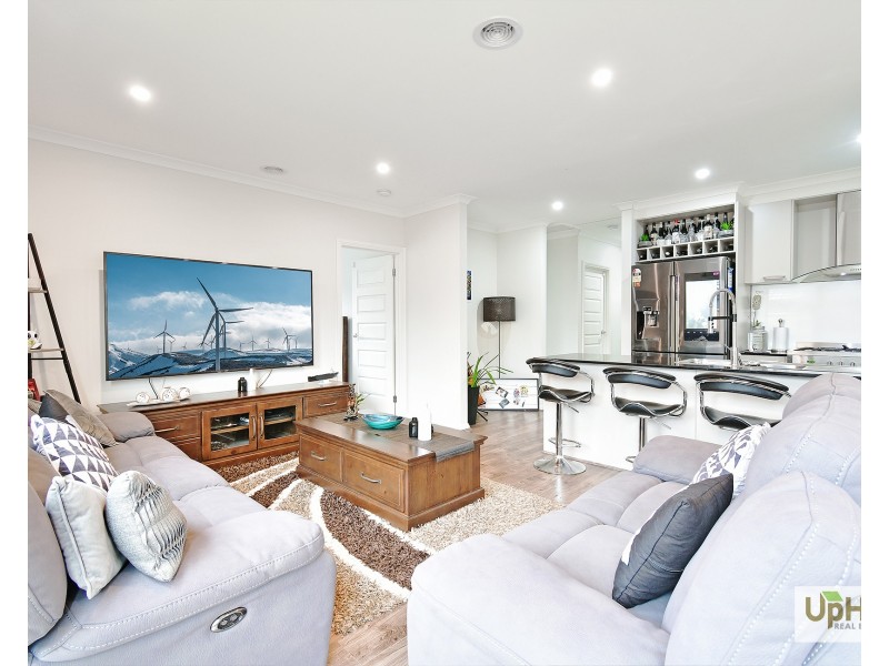11 Great Banjo Street, Clyde North VIC 3978