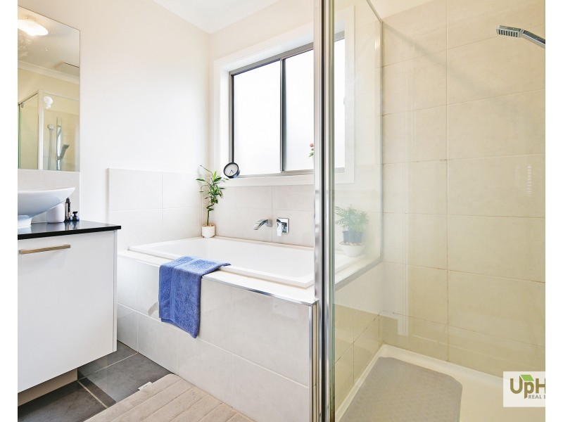 11 Great Banjo Street, Clyde North VIC 3978