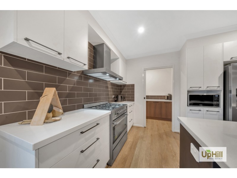 31 Castillo Avenue, Clyde North VIC 3978