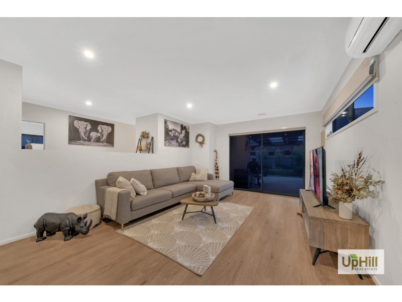 31 Castillo Avenue, Clyde North VIC 3978