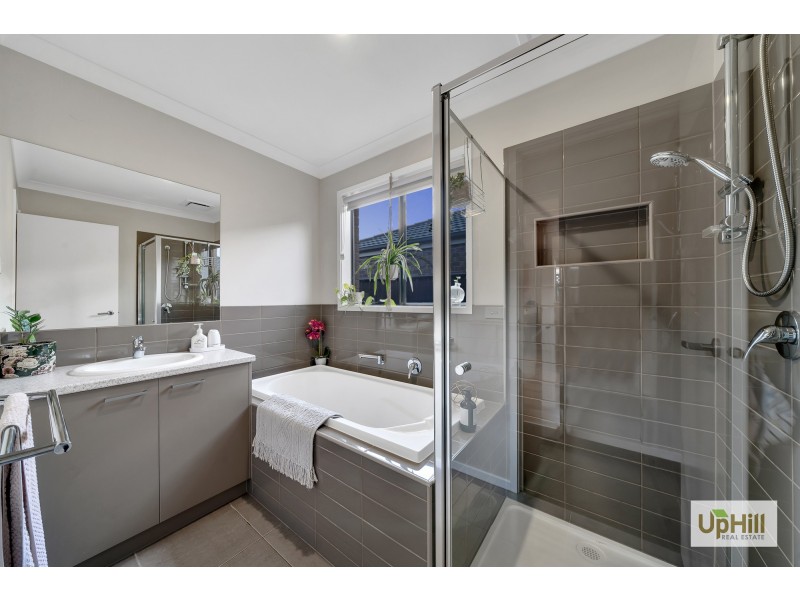 7 Dream Avenue, Clyde North VIC 3978