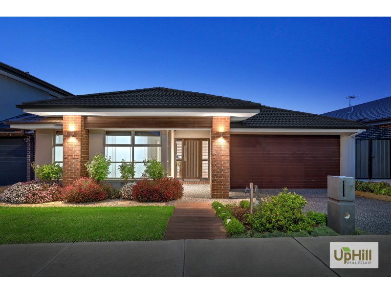 17 CALIBRE CIRCUIT, Clyde North VIC 3978