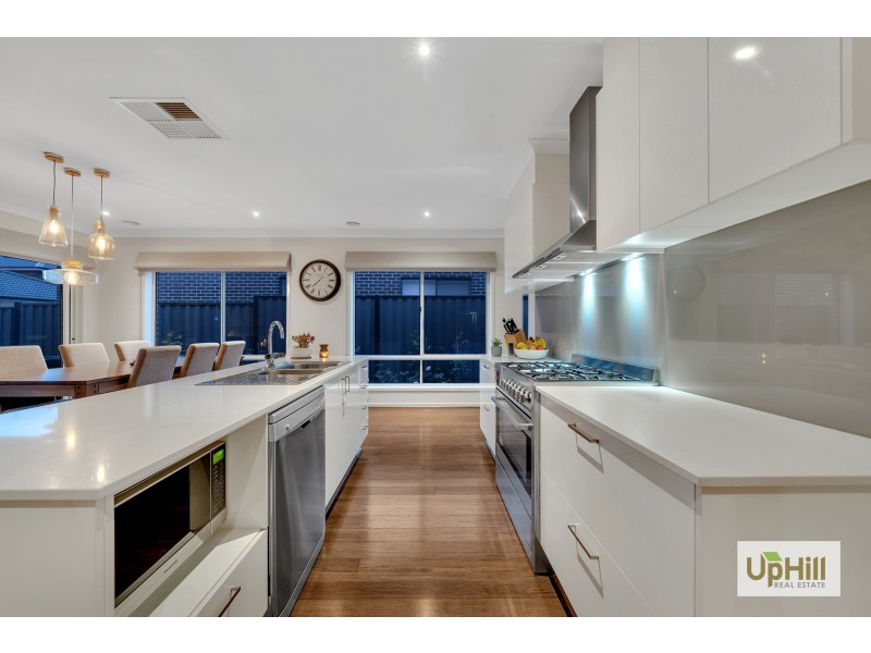 17 CALIBRE CIRCUIT, Clyde North VIC 3978