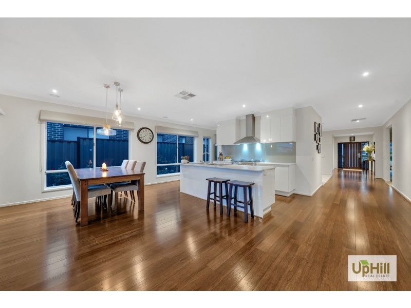 17 CALIBRE CIRCUIT, Clyde North VIC 3978