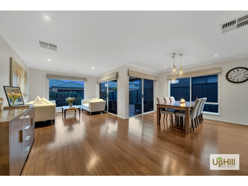 17 CALIBRE CIRCUIT, Clyde North VIC 3978