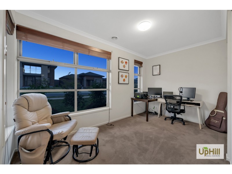 17 CALIBRE CIRCUIT, Clyde North VIC 3978