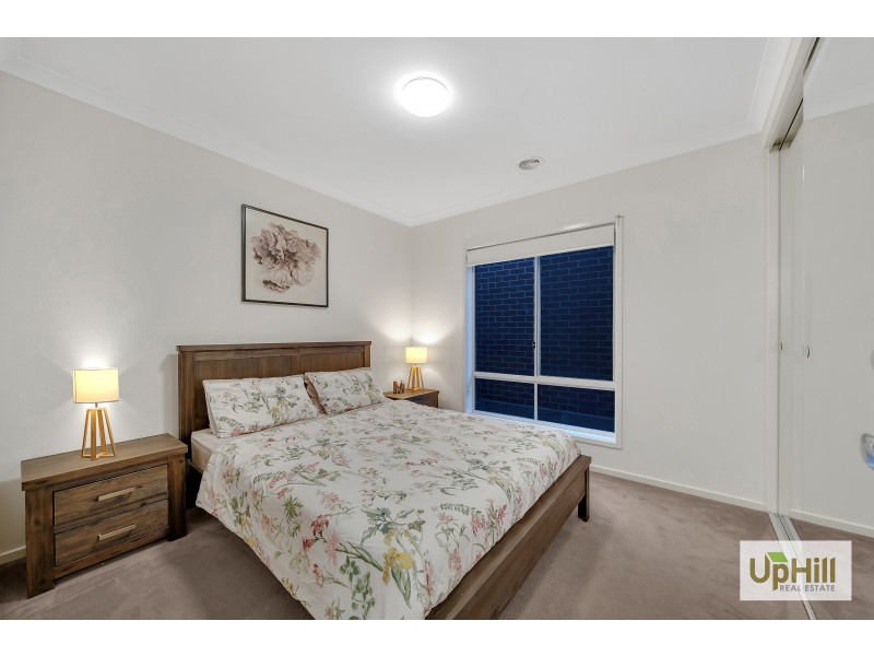 17 CALIBRE CIRCUIT, Clyde North VIC 3978