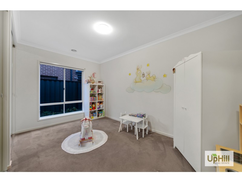 17 CALIBRE CIRCUIT, Clyde North VIC 3978