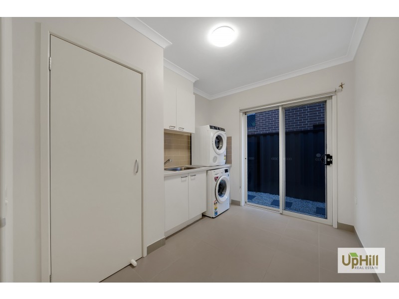 17 CALIBRE CIRCUIT, Clyde North VIC 3978