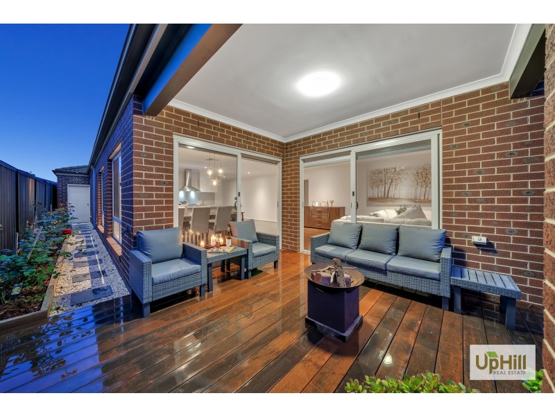 17 CALIBRE CIRCUIT, Clyde North VIC 3978