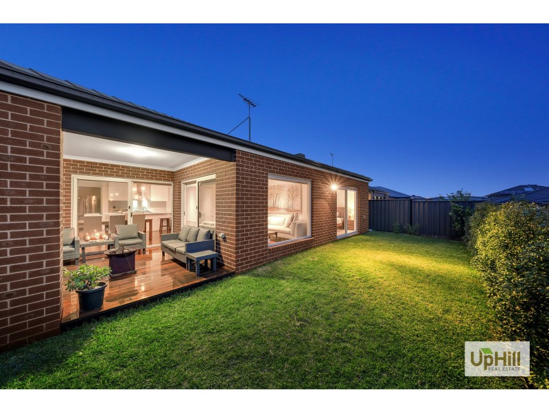 17 CALIBRE CIRCUIT, Clyde North VIC 3978