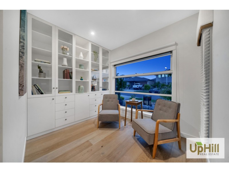 25 Ellaroo Circuit, Clyde North VIC 3978