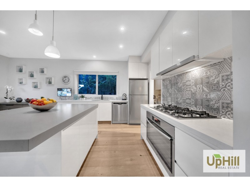 25 Ellaroo Circuit, Clyde North VIC 3978