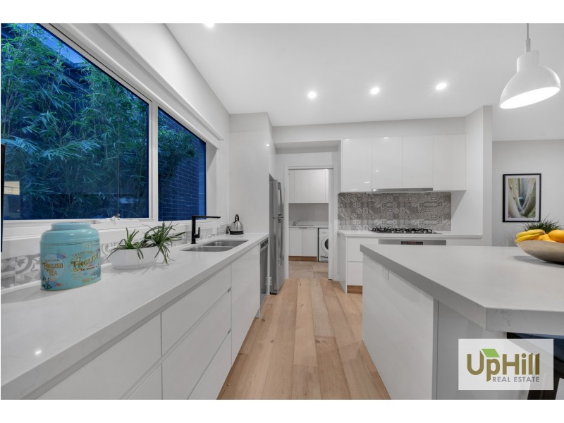 25 Ellaroo Circuit, Clyde North VIC 3978