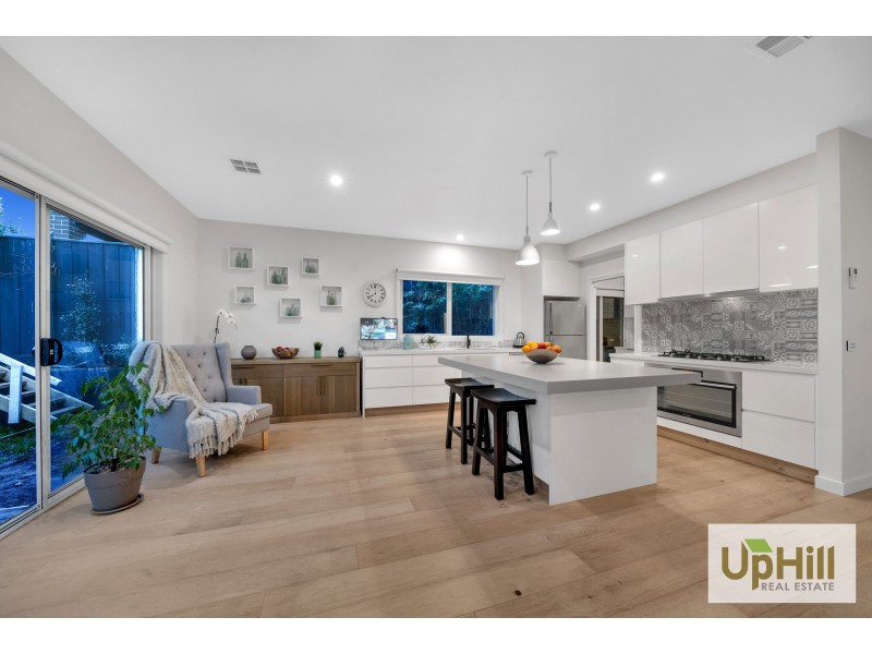 25 Ellaroo Circuit, Clyde North VIC 3978