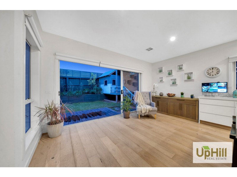 25 Ellaroo Circuit, Clyde North VIC 3978