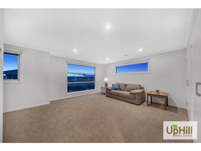 25 Ellaroo Circuit, Clyde North VIC 3978