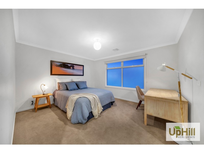 25 Ellaroo Circuit, Clyde North VIC 3978