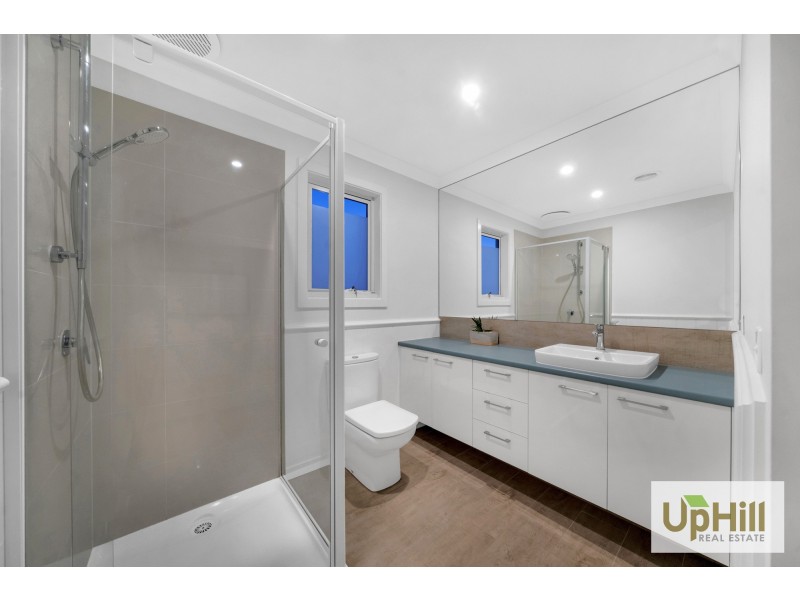 25 Ellaroo Circuit, Clyde North VIC 3978