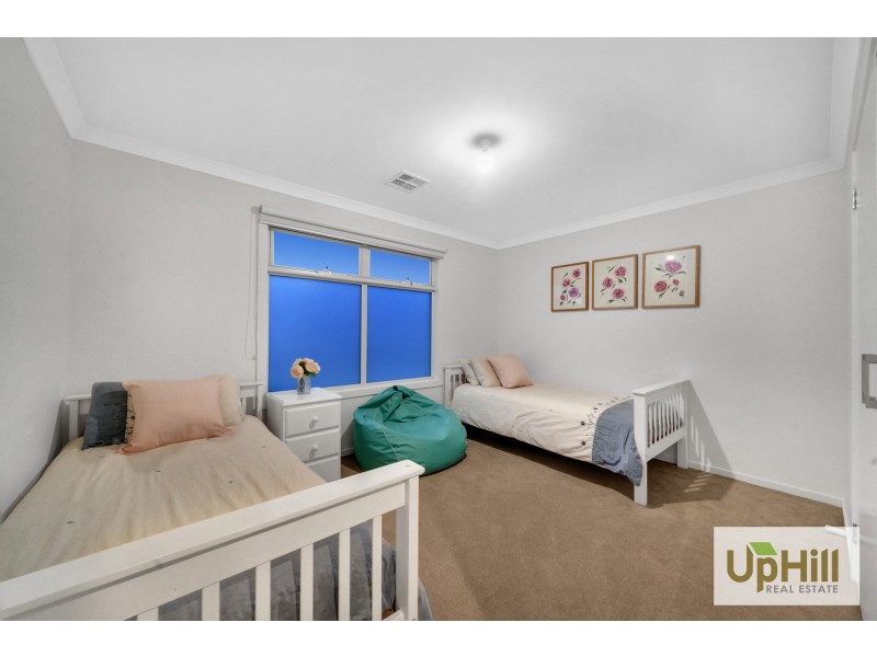 25 Ellaroo Circuit, Clyde North VIC 3978