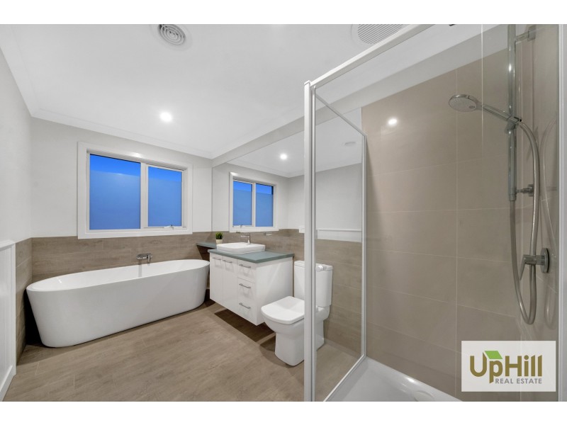 25 Ellaroo Circuit, Clyde North VIC 3978