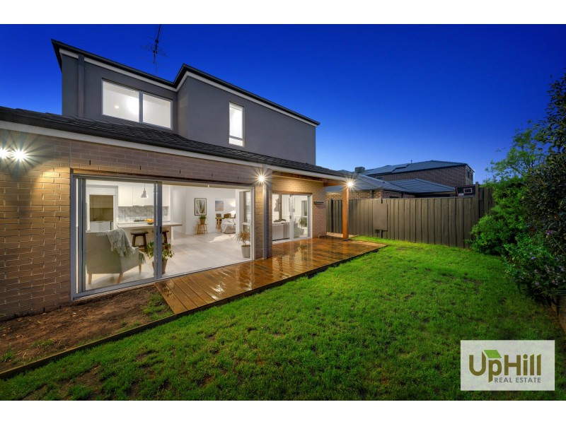 25 Ellaroo Circuit, Clyde North VIC 3978