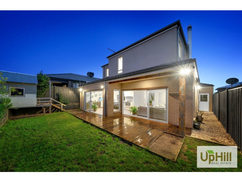 25 Ellaroo Circuit, Clyde North VIC 3978