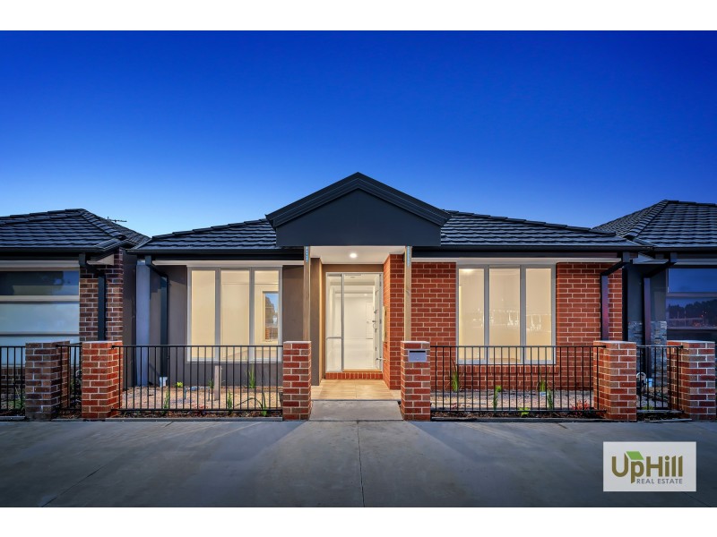 16 Titan lodge walk, Pakenham VIC 3810