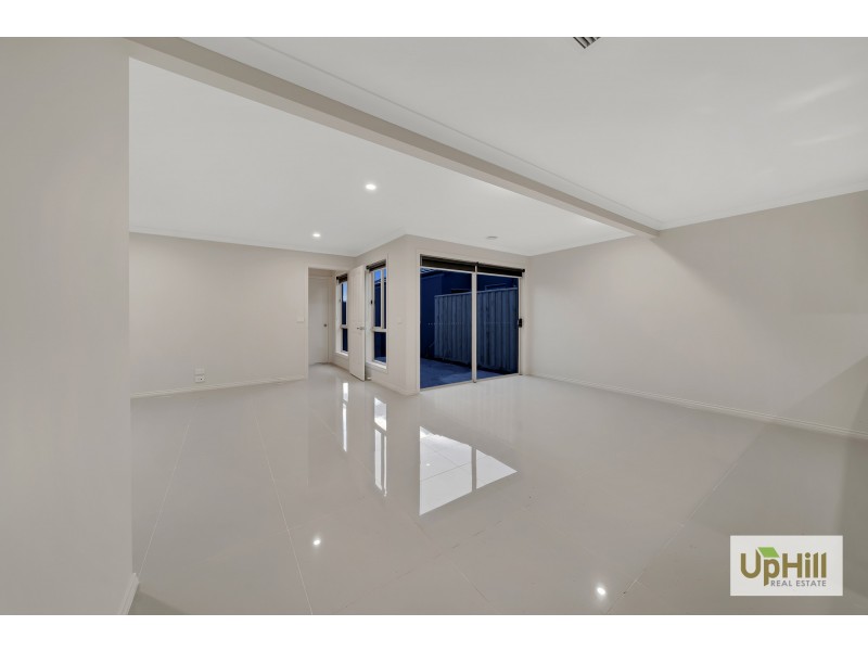 16 Titan lodge walk, Pakenham VIC 3810