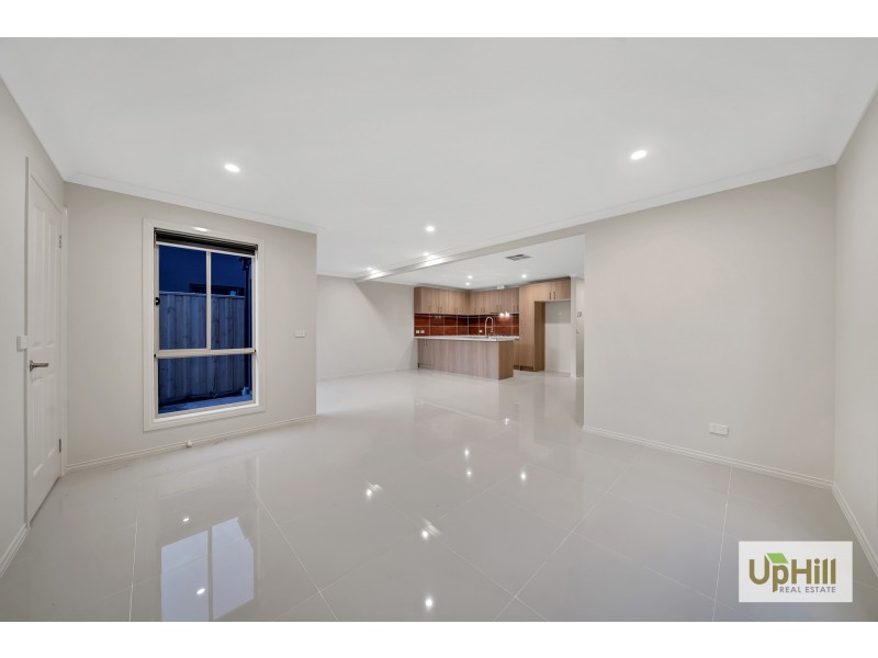 16 Titan lodge walk, Pakenham VIC 3810