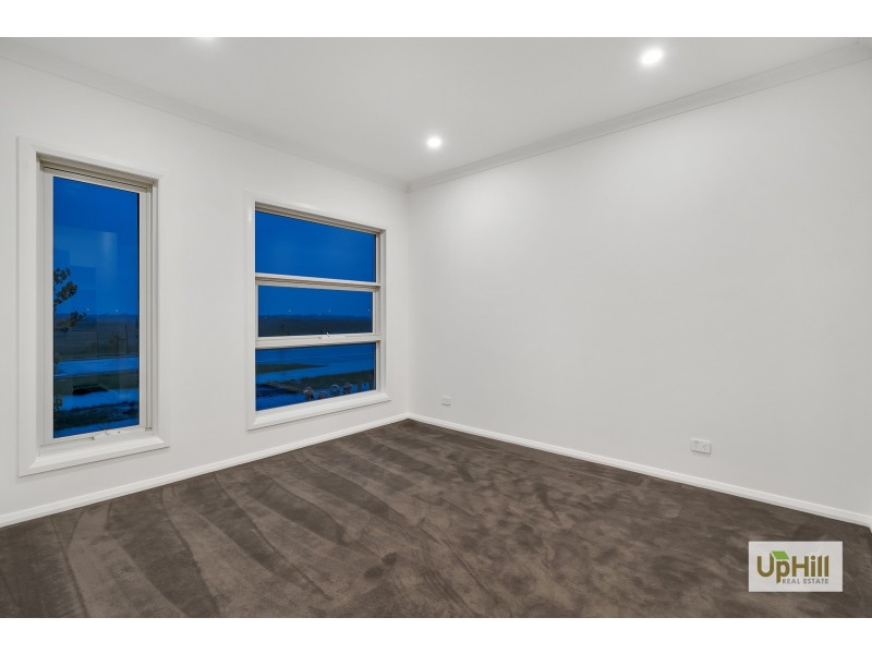 24 Hunt Way, Pakenham VIC 3810