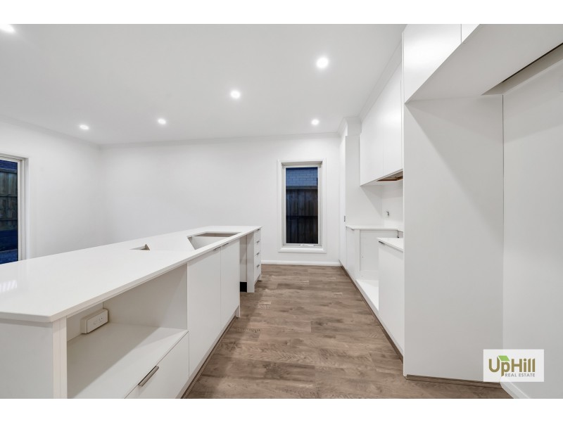 24 Hunt Way, Pakenham VIC 3810