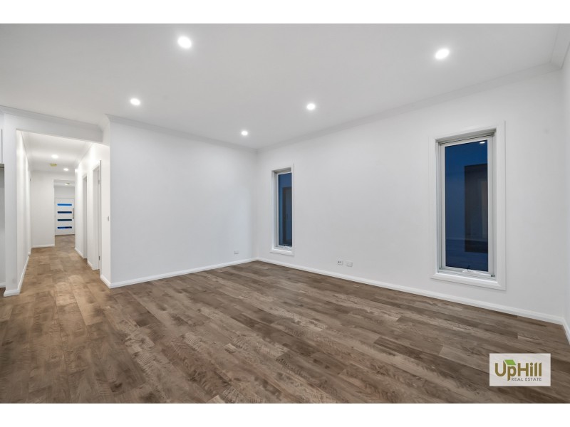 24 Hunt Way, Pakenham VIC 3810