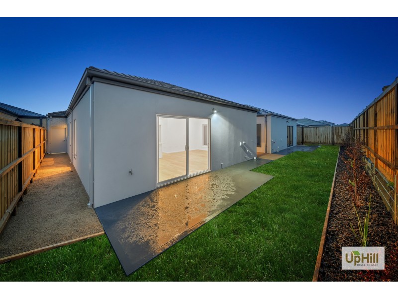 24 Hunt Way, Pakenham VIC 3810